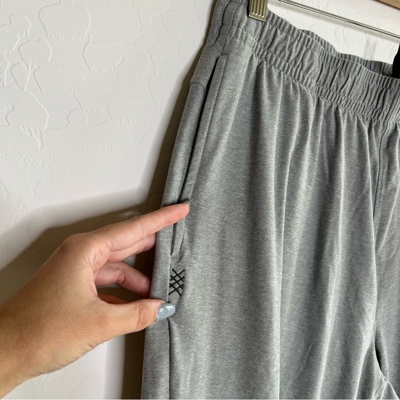 Rhone Reign All Around Midweight Jogger in Light Grey Heather - Picture 5 of 8